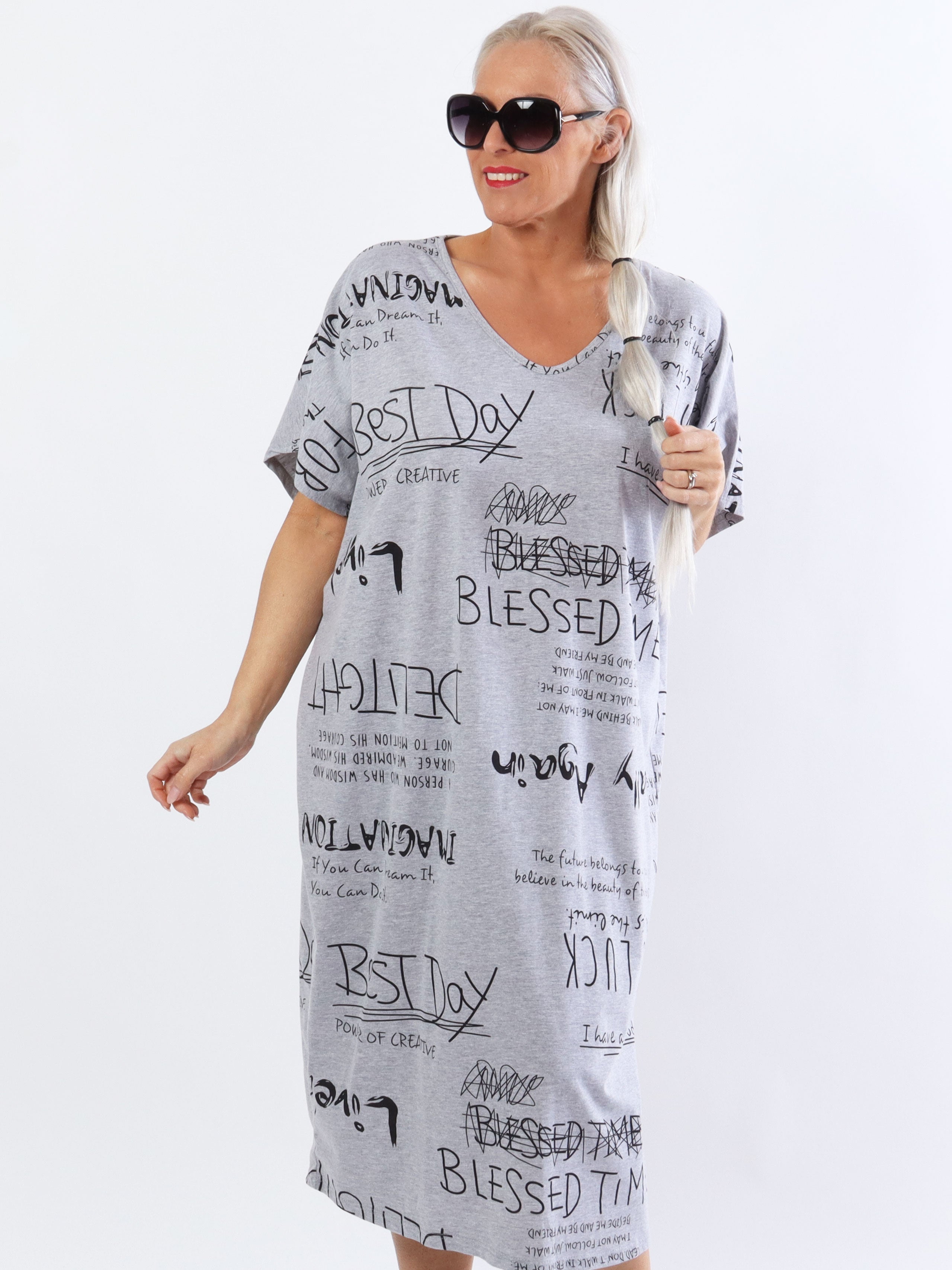 Pil - Plus size t-shirt klänning med skrift i en cool look - Black